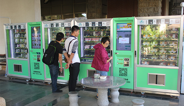 自動(dòng)售貨機(jī)進(jìn)入酒店提高服務(wù)質(zhì)量！